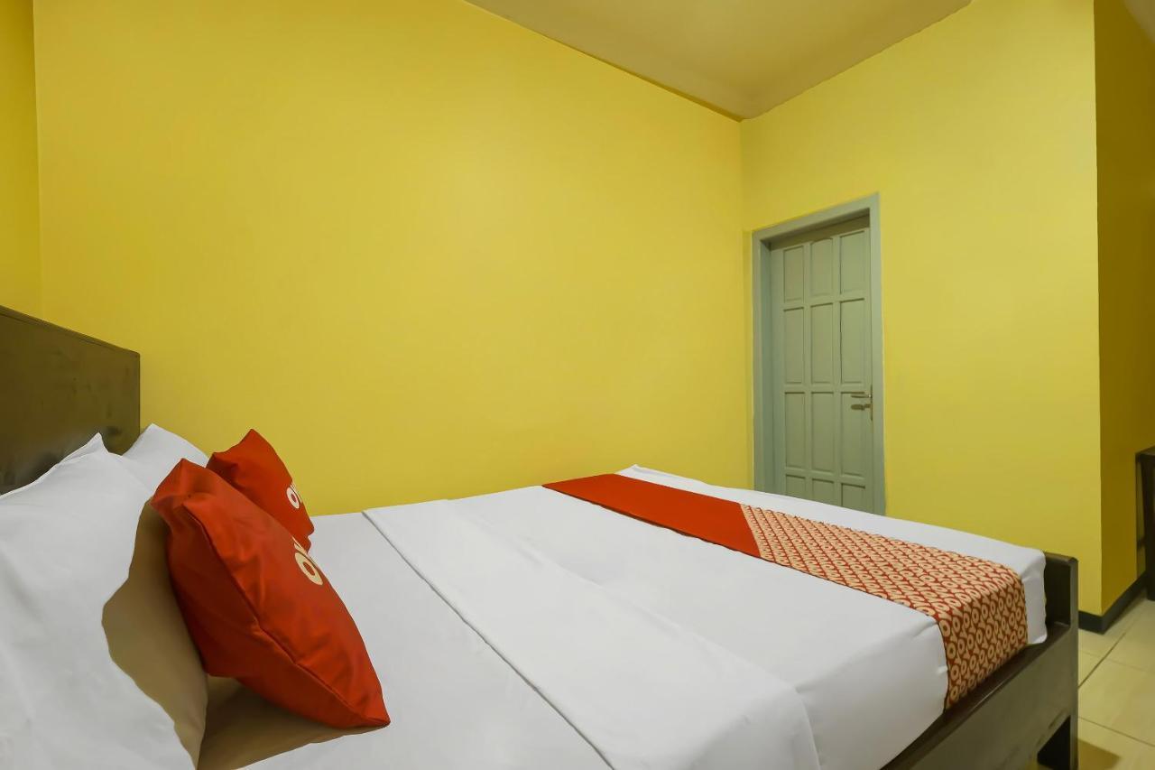 Oyo 92483 Hotel Kirana Salatiga Exterior photo